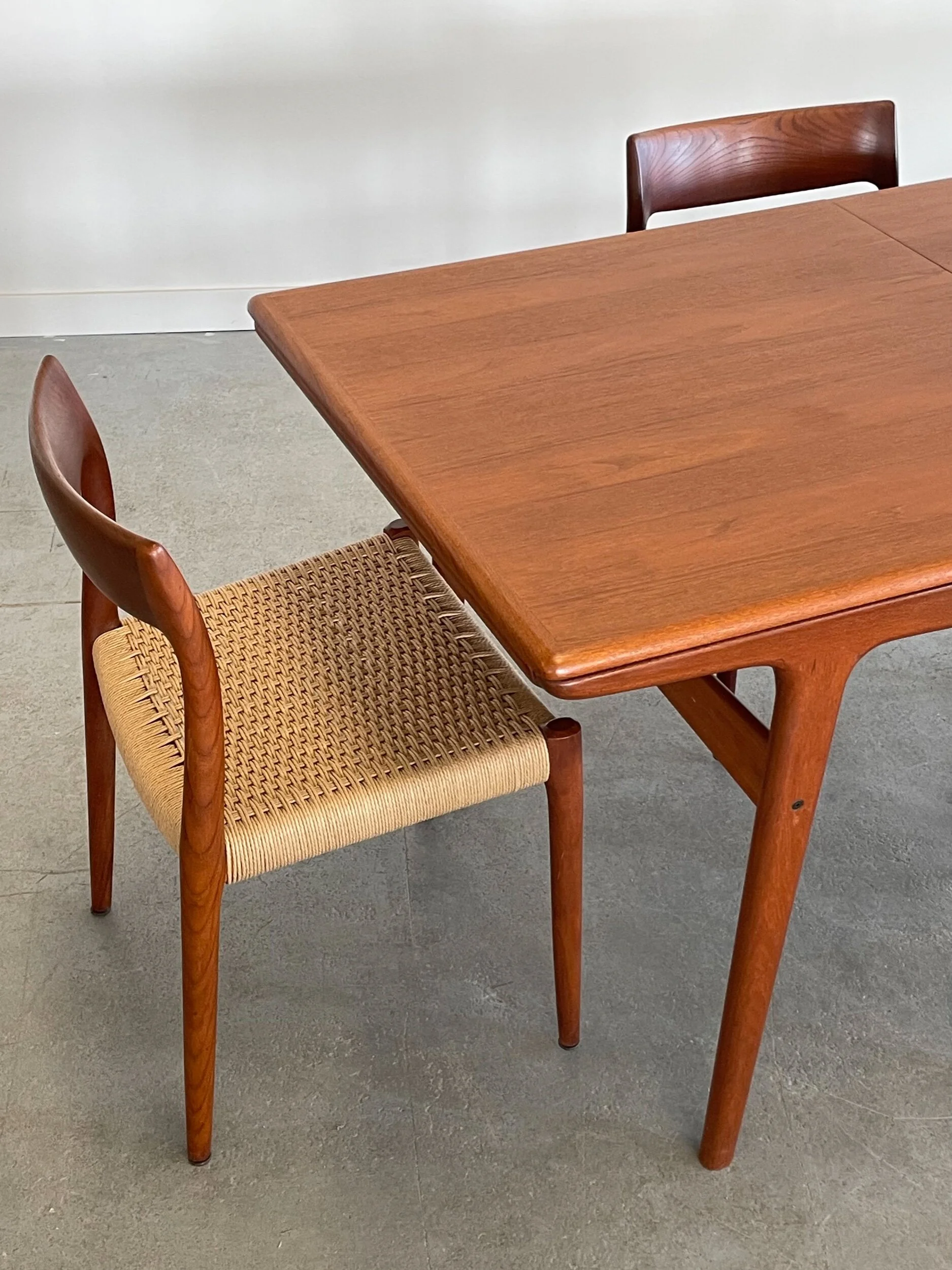 4CC7EDFB-32B6-453A-92DB-7B78994E6618