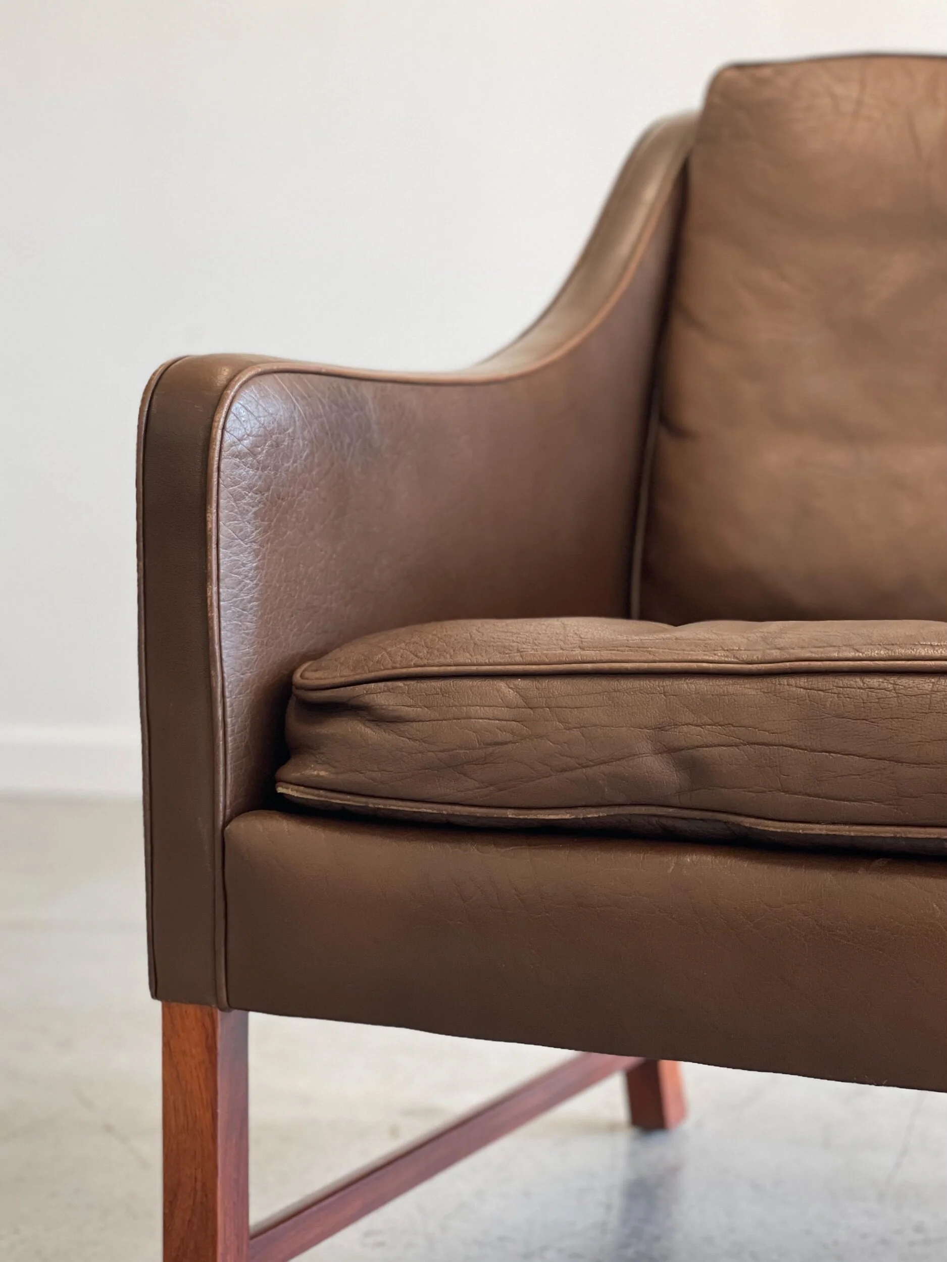 CDEAECE5-1574-48C9-B2BA-41DD6D3E7969