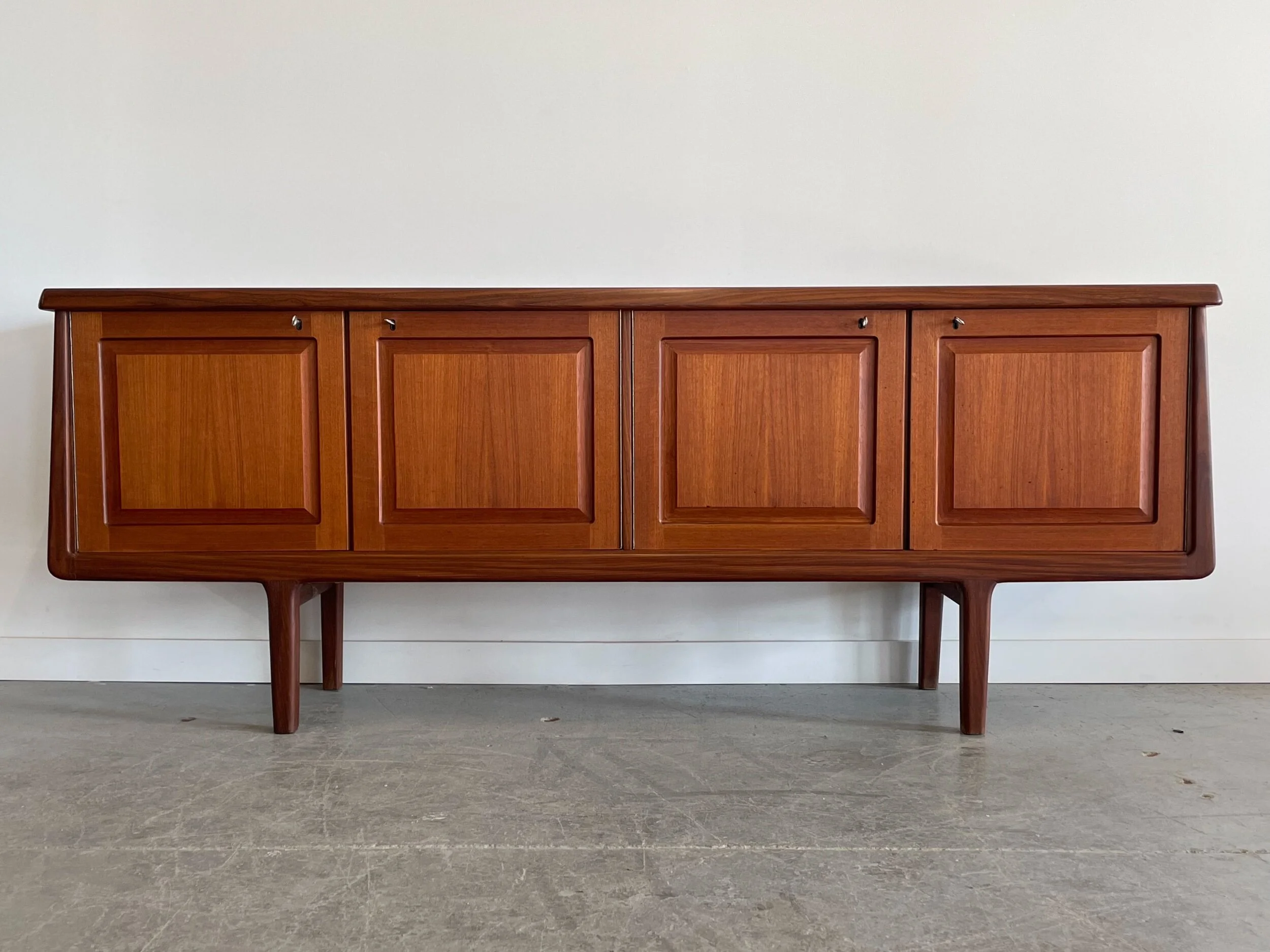 B8A6B698-F303-4827-B5B4-2A4947A2AF58