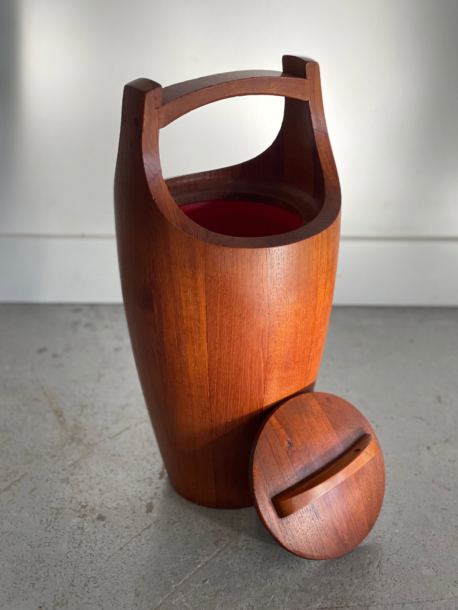 8427E7E4-BB80-4B29-B72B-86C62BB6487D