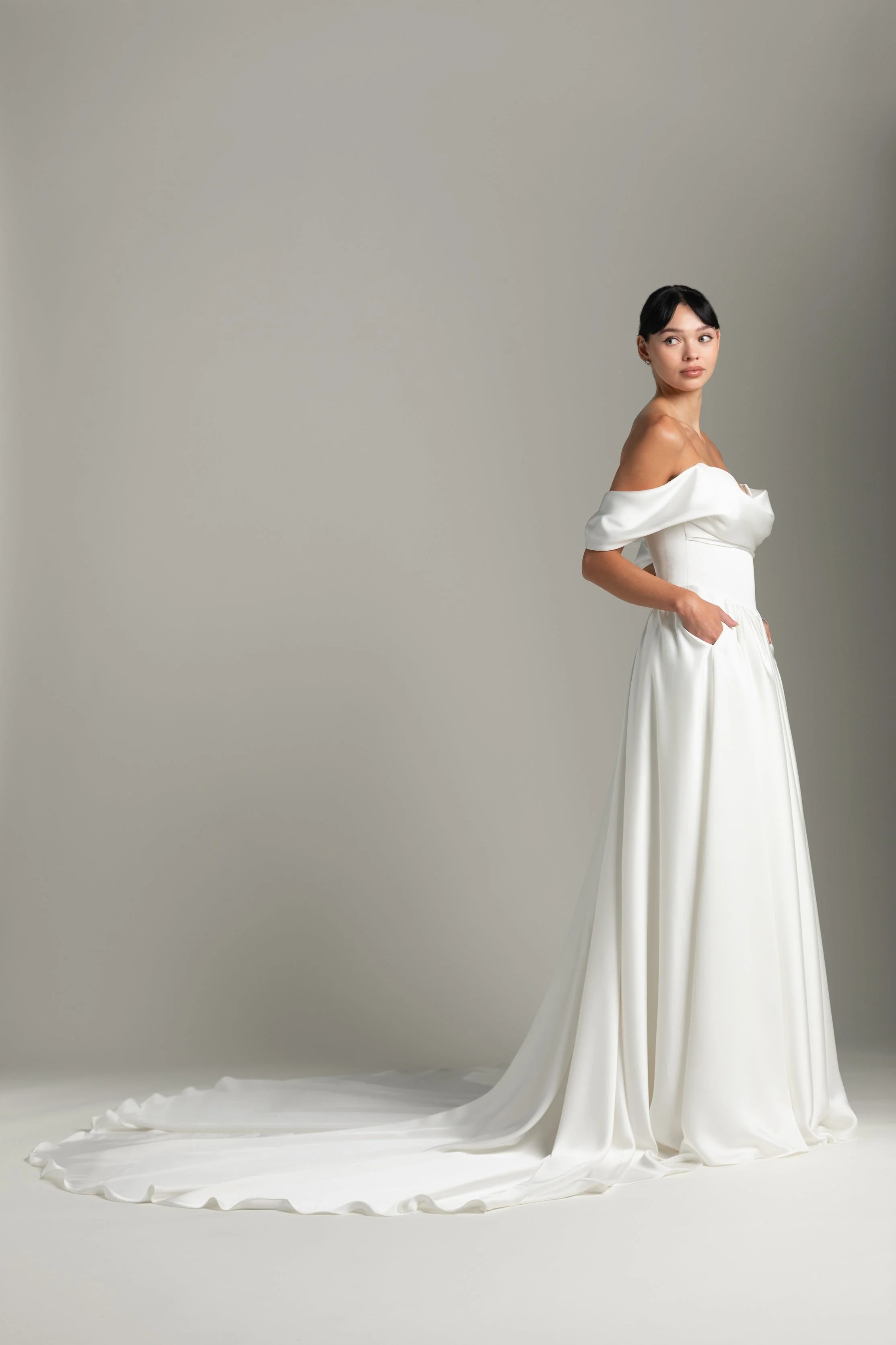 Aphrodite (sampled in size 8)