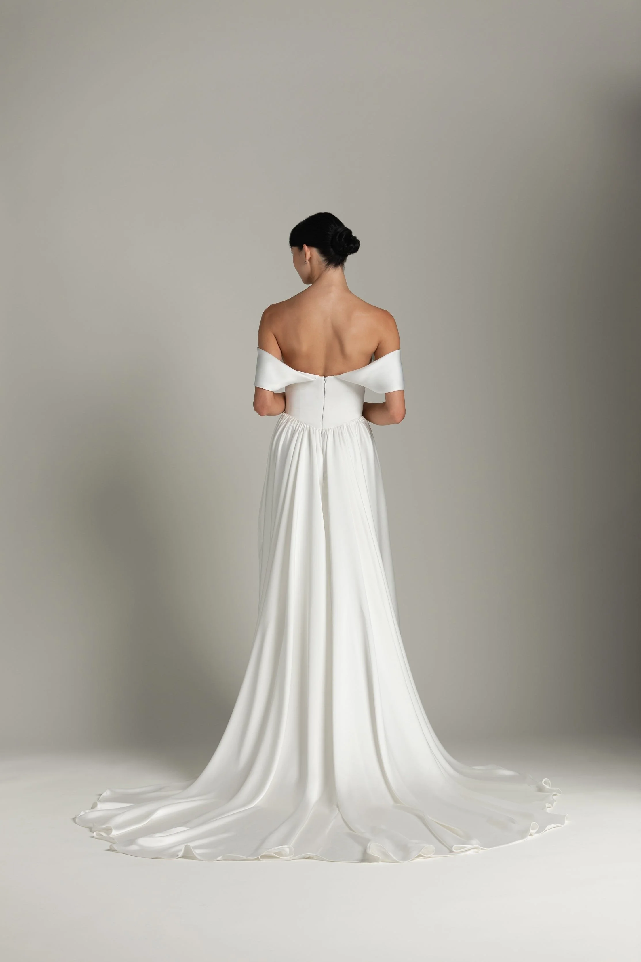 Aphrodite (sampled in size 8)