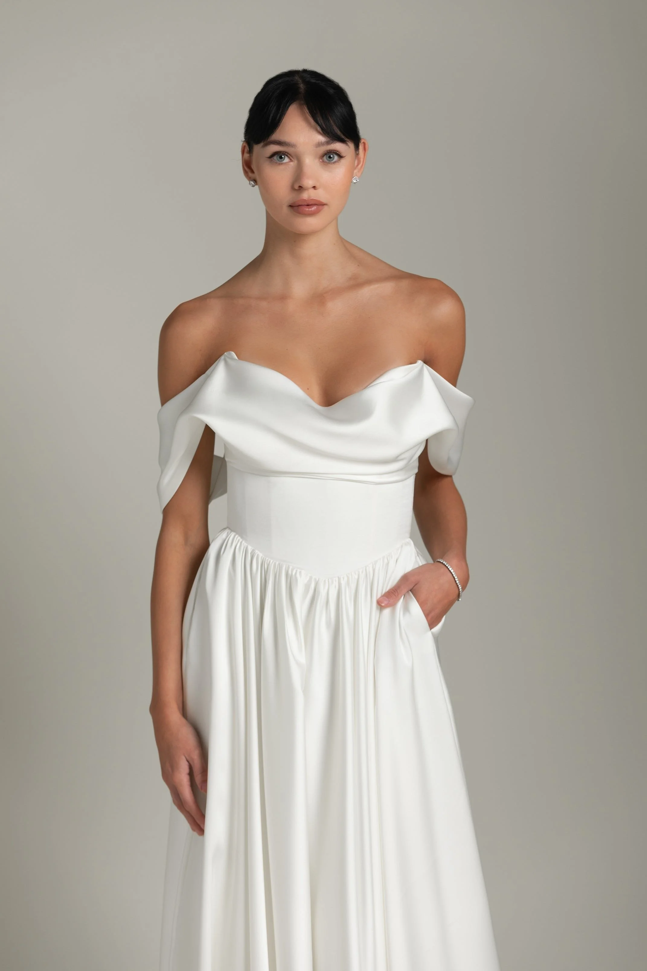 Aphrodite (sampled in size 8)