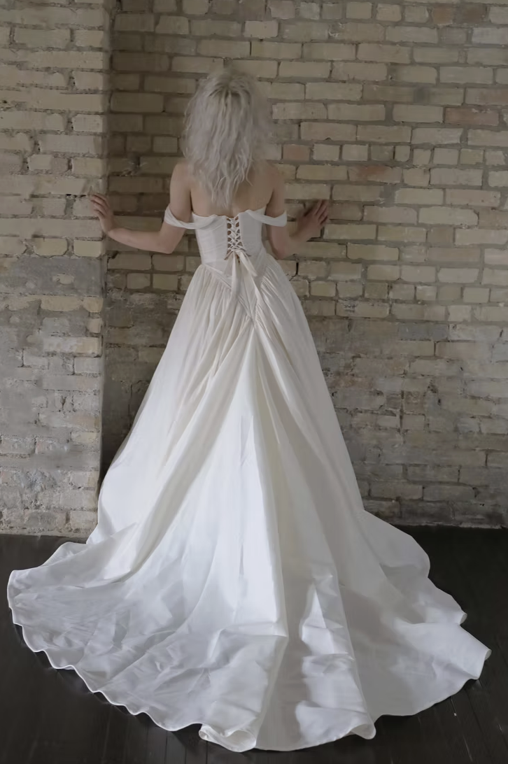 Cecelia (sampled in size 10)