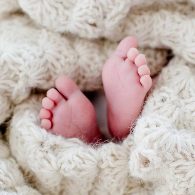BABY ALPAKA GRAUE STRICKDECKE PETIT KOLIBRI