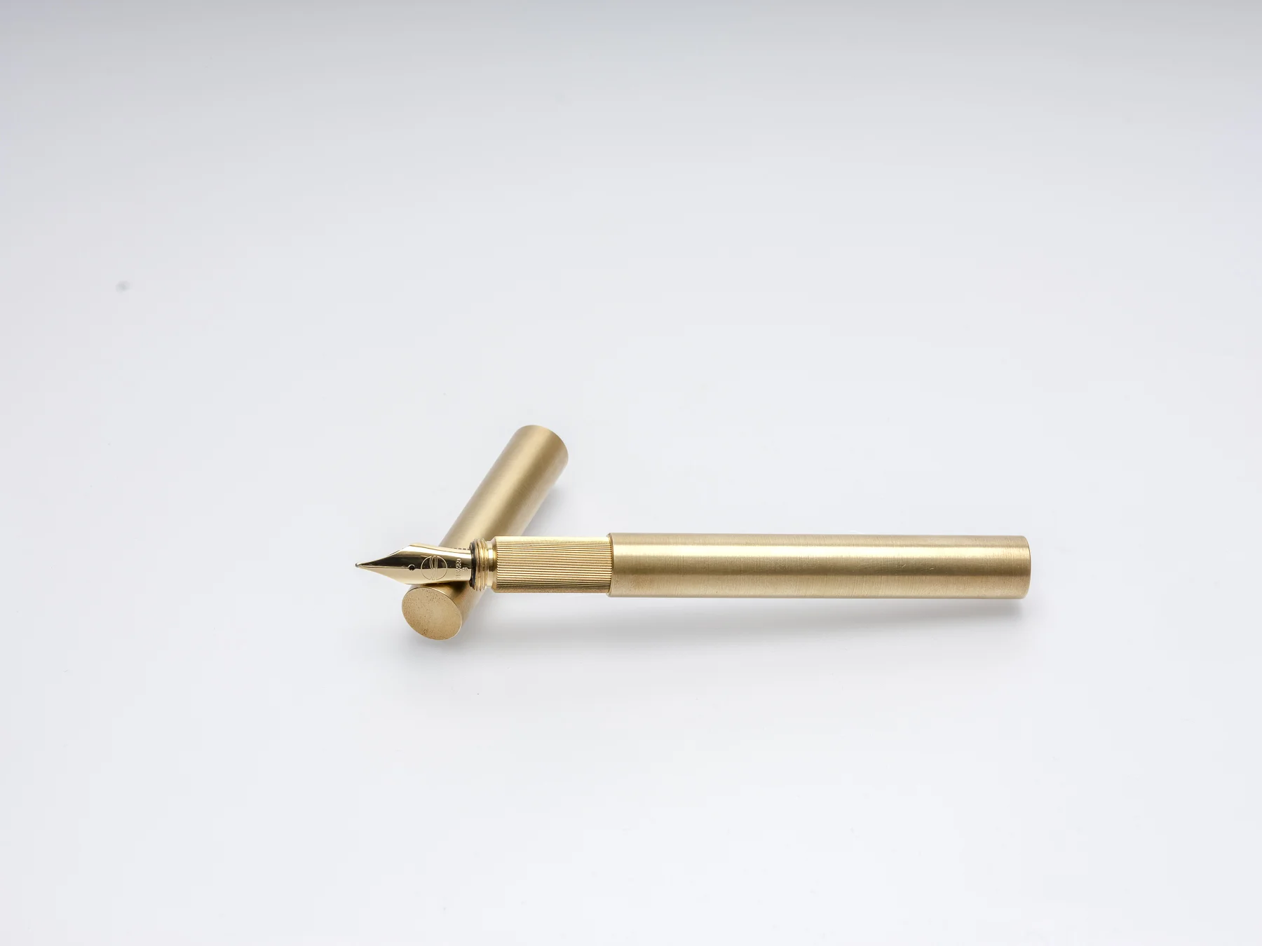 ELBWOOD_F1-Longcap-Messing-Ebonit-Goldfeder-18k-750.jpg