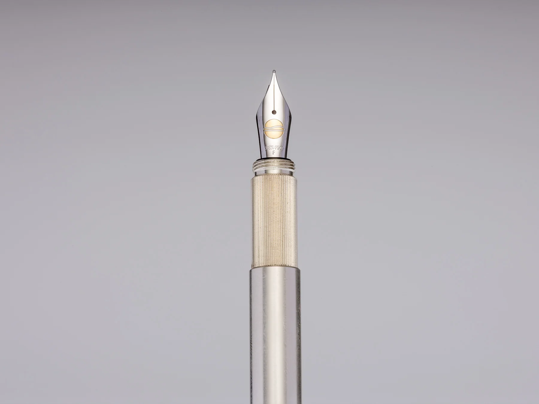 ELBWOOD_F1-SHORTCAP-Silber-Ebonit-Goldnib_18k-750-56.jpg