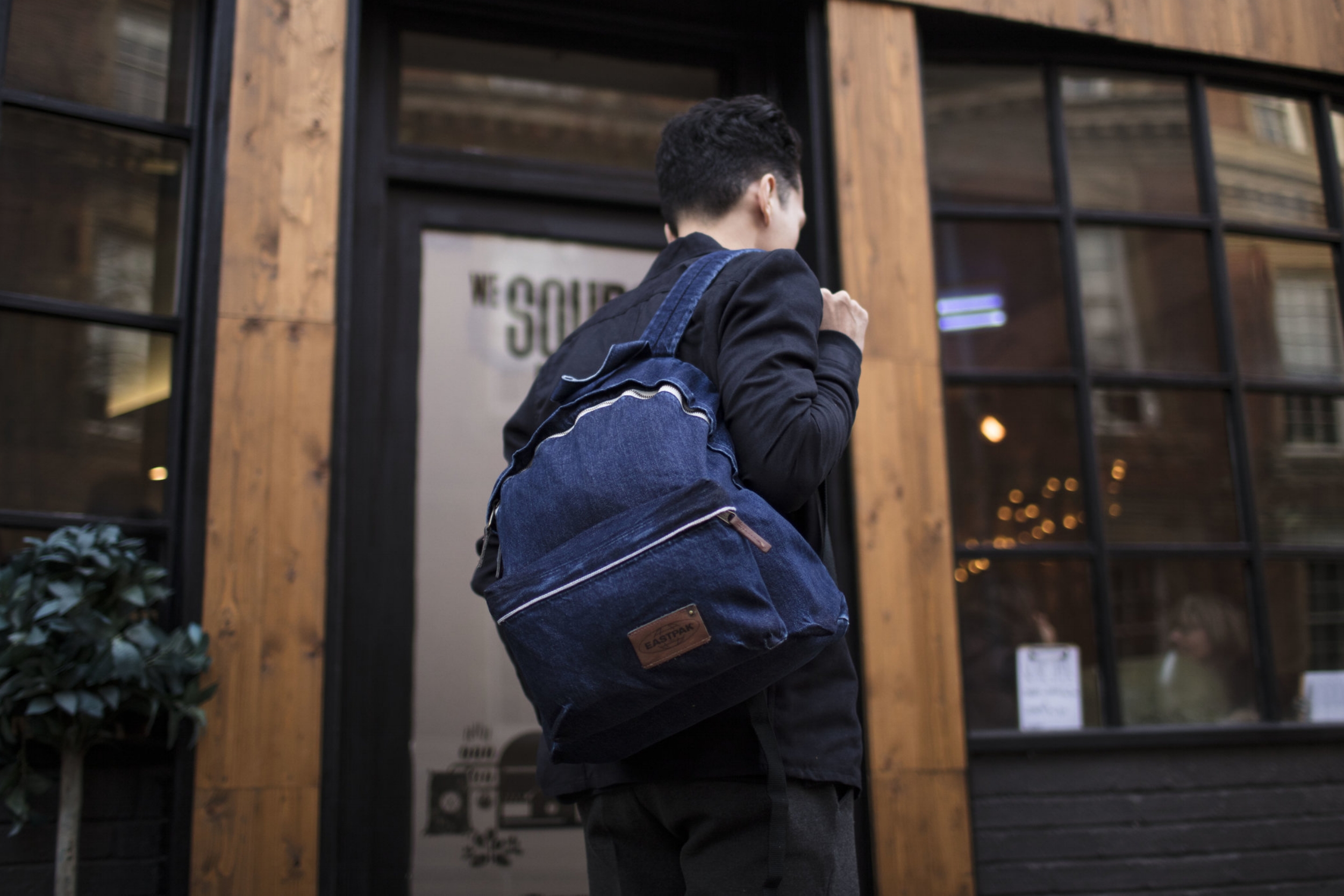 idee handboeien langs Backpack style with Eastpak | Men's fashion, lifestyle and travel blog