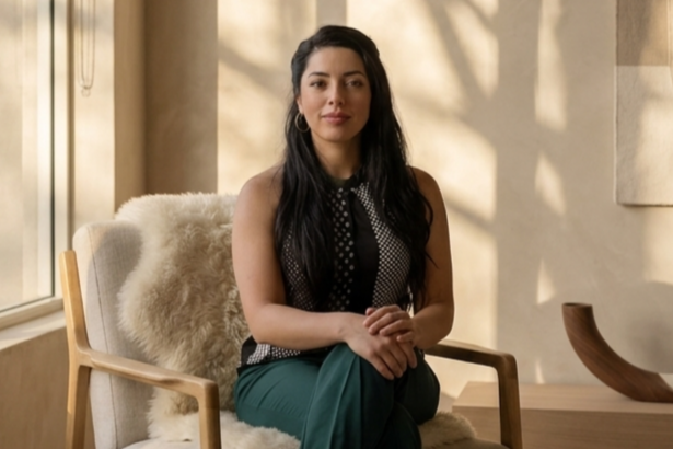 Female Psychologist named Jennifer Munoz with long black hair and dressed professionally