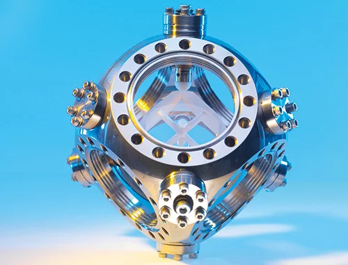 An optical stabilising reference cavity within a vacuum chamber