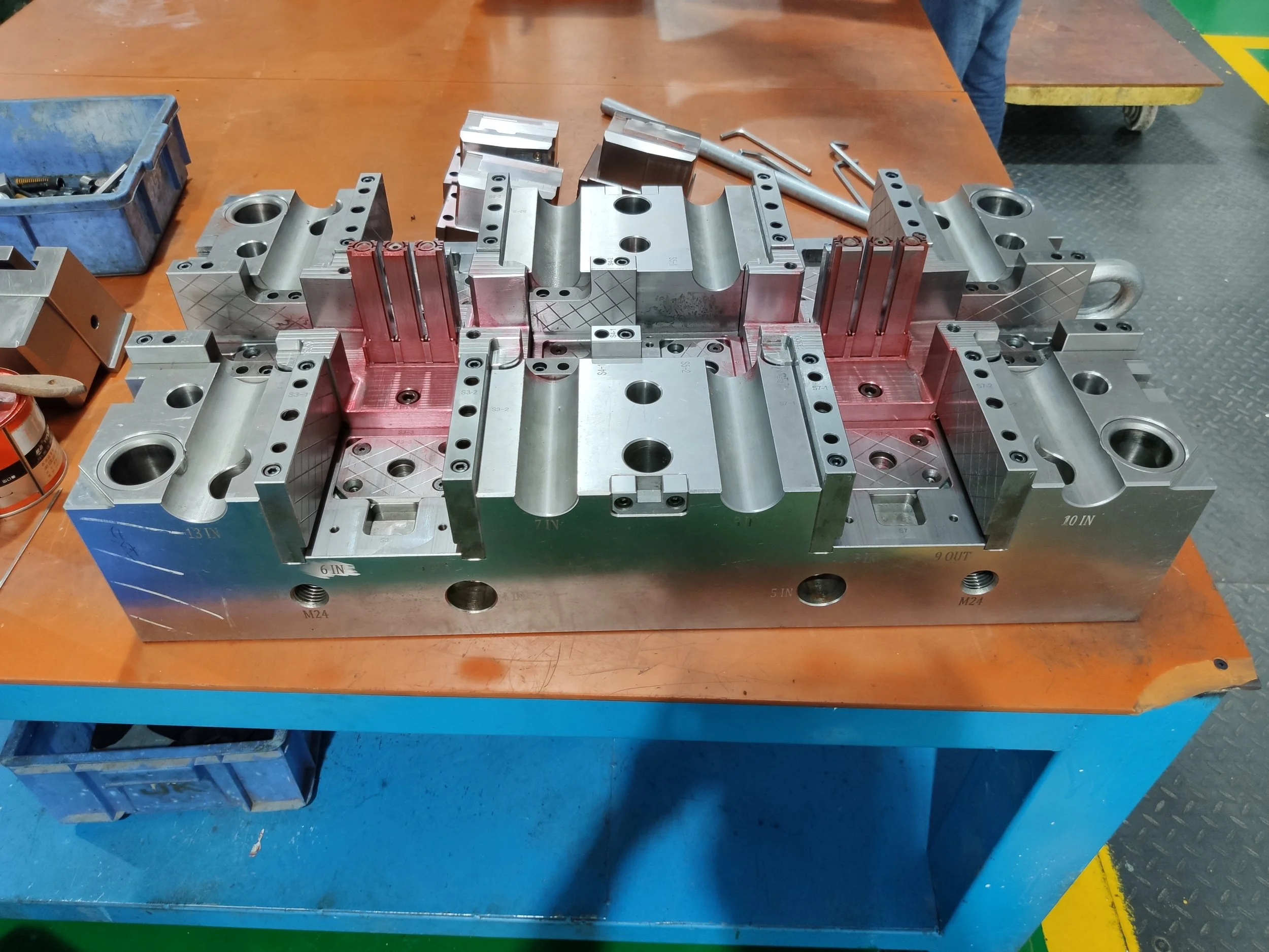 Plastic-injection-mold.jpg