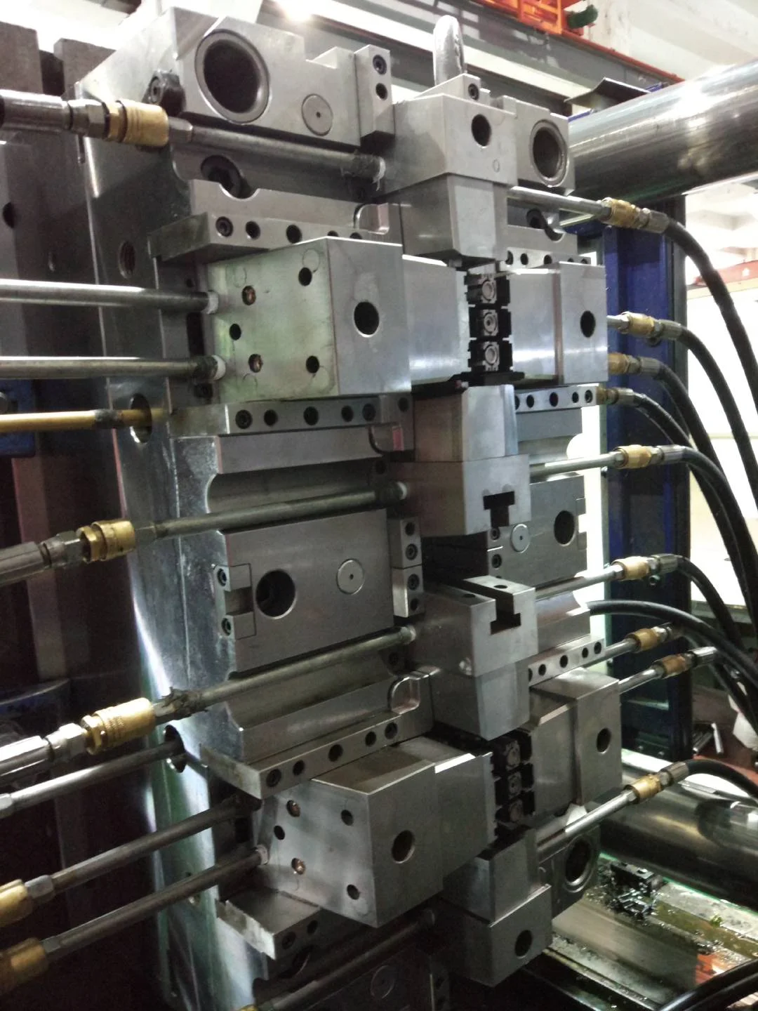 Plastic-injection-mold-tooling-tryout.jpg