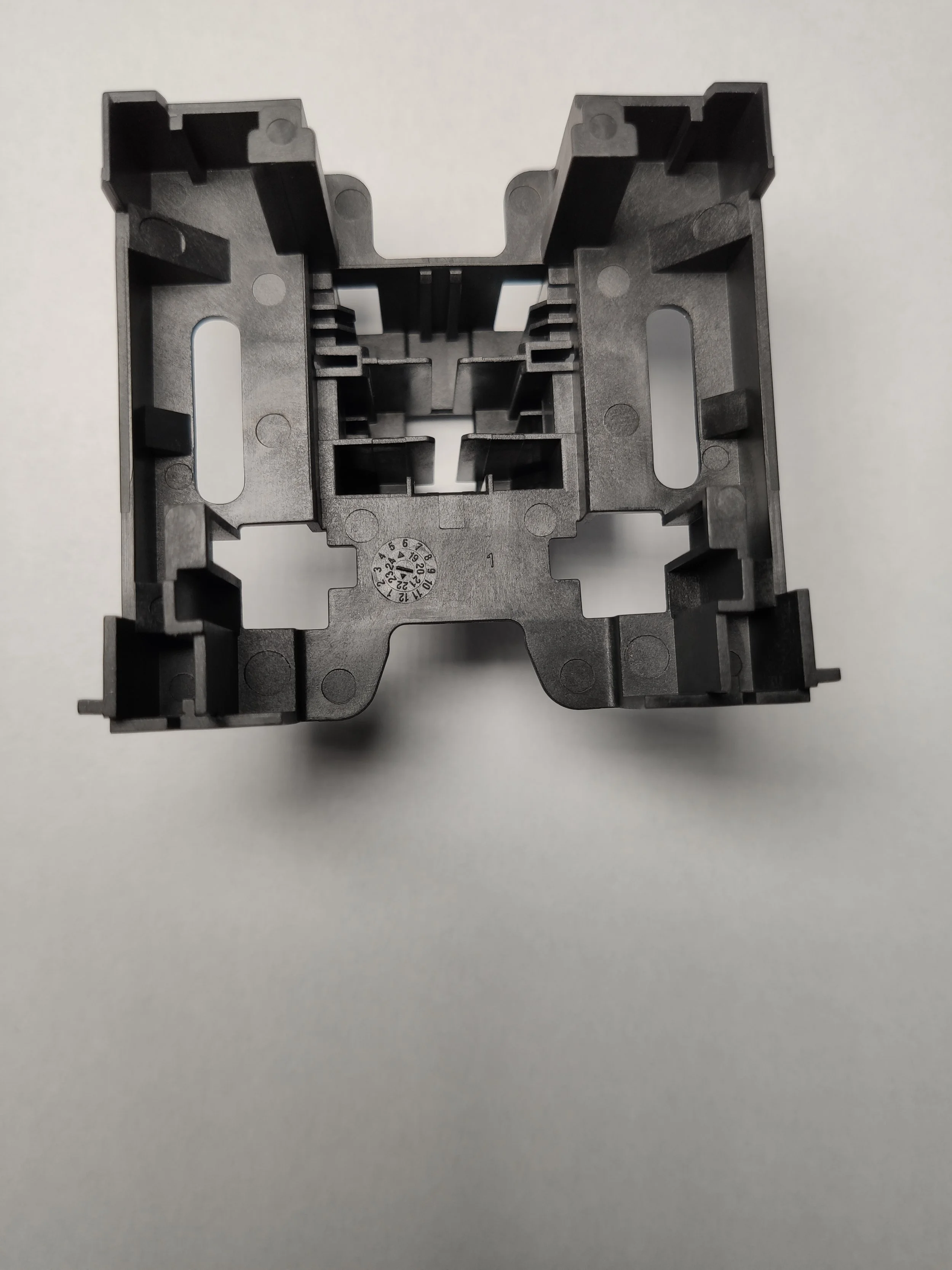 Plastic-injection-mold-sample.jpg