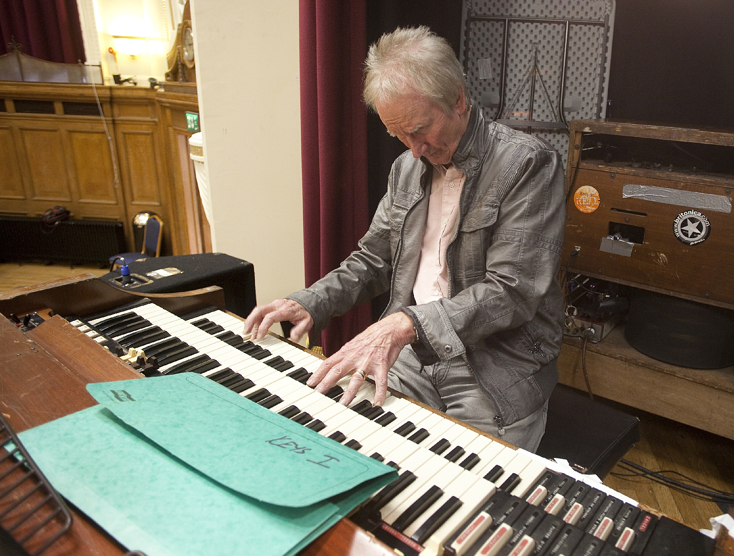 KPM 2012 -7130 SMALL.jpg