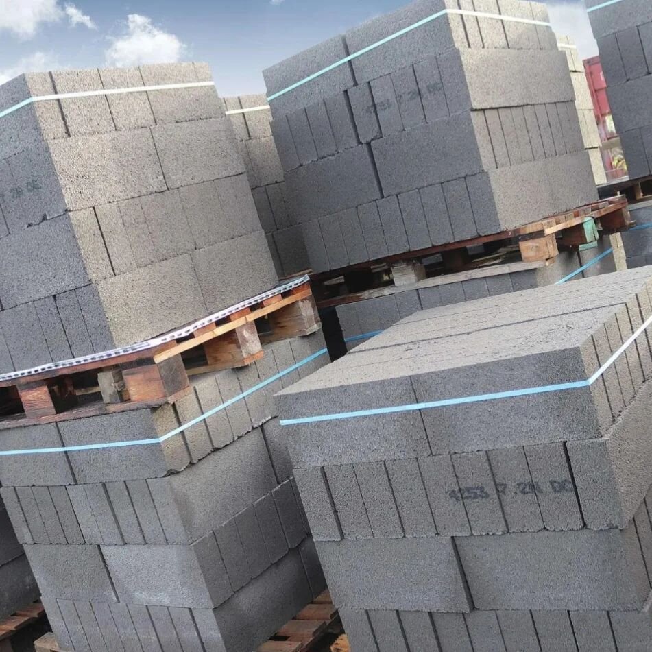 Did you know that we now stock blocks? We can even get you a block and beam floor delivered direct to site...

#localbusiness #buildersmerchants #familyrunbusiness