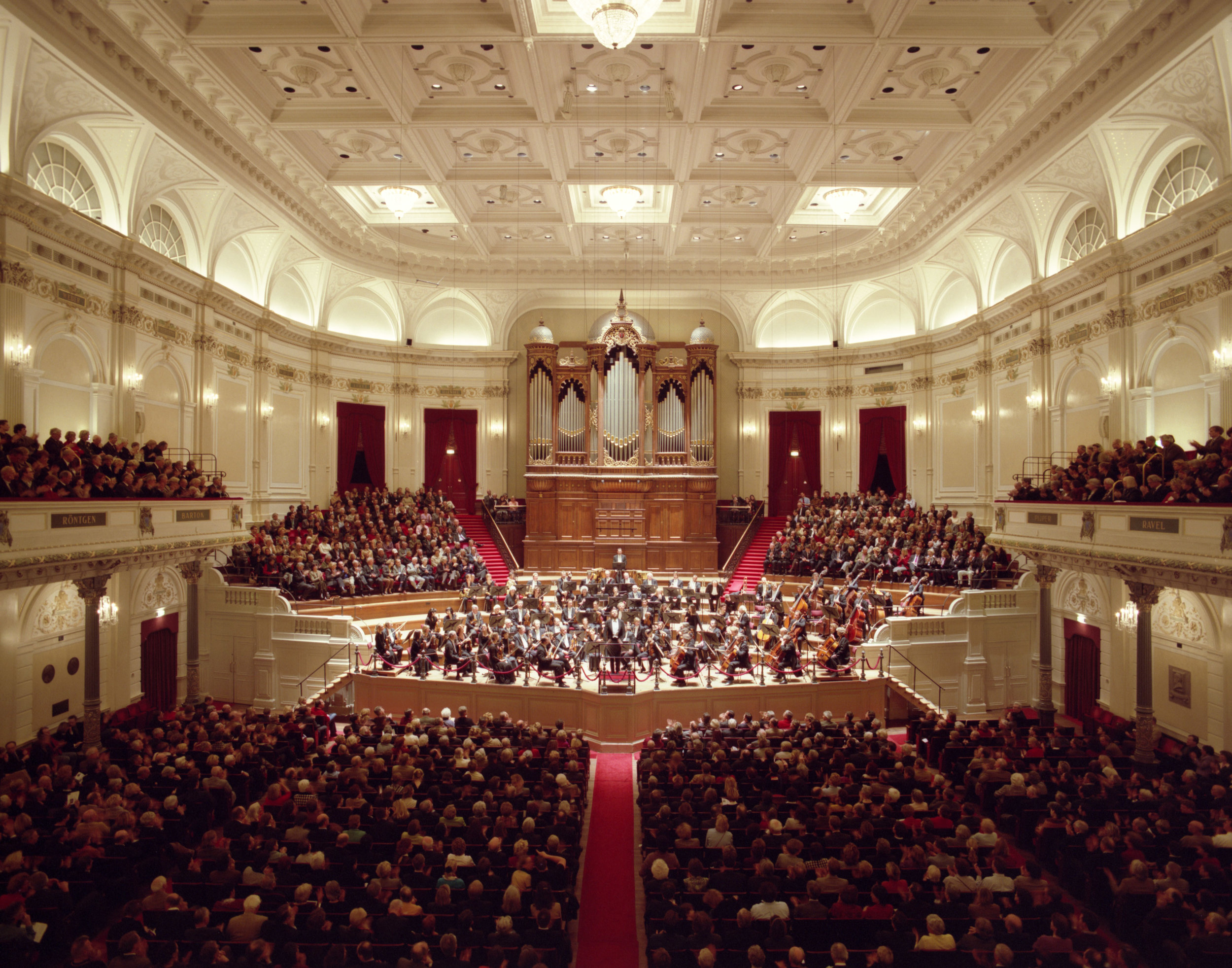 Royal_Concertgebouw_Orchestra_in_the_Main_HallHans_Samsom.jpg