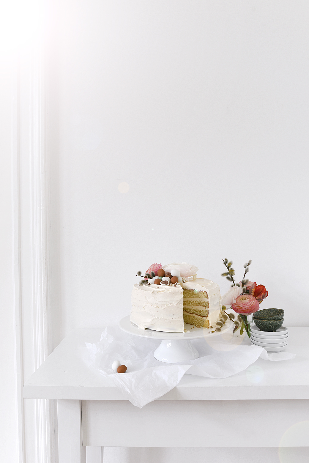 6 DIY复活节桌面的想法和华丽的蛋糕食谱