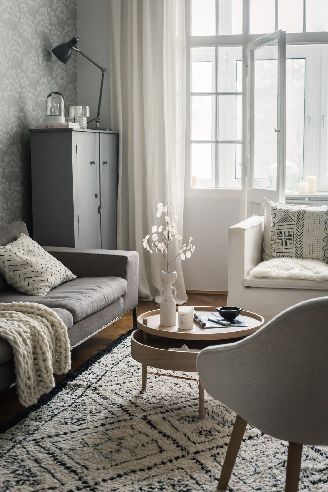 8 Ways To Decorate Around a Flat Screen TV