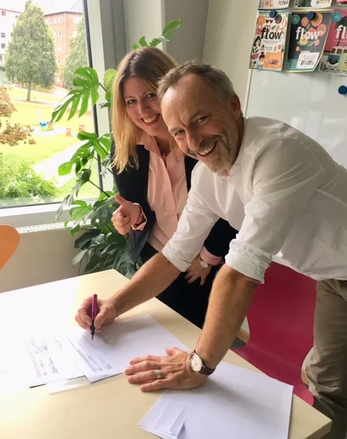 Signing the contract for my new magazine with LIVING AT HOME at G&J in Hamburg, Germany - THIS.IS.HAPPENING.