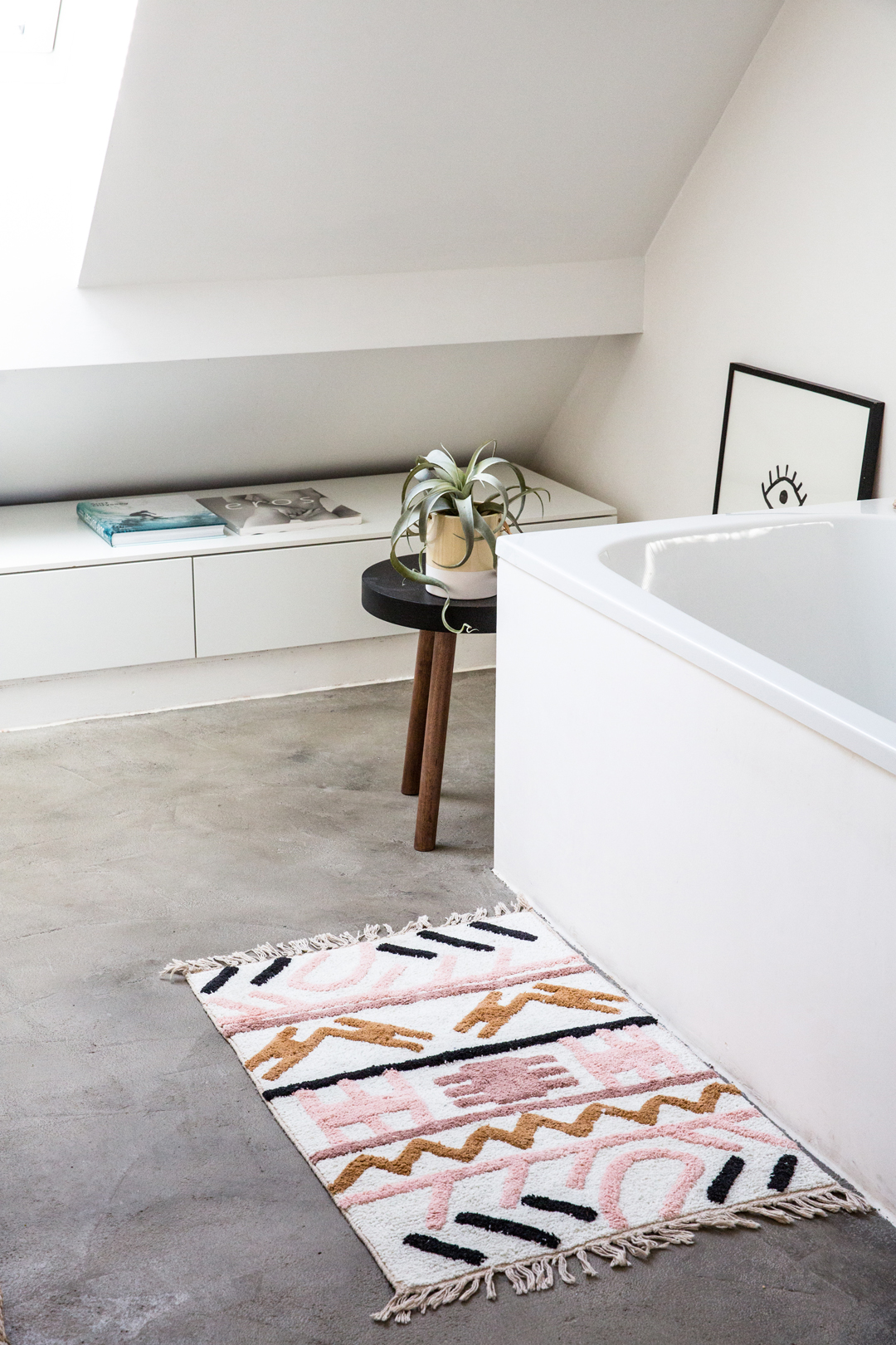 地毯适用于家里的任何房间，可以很容易地机洗