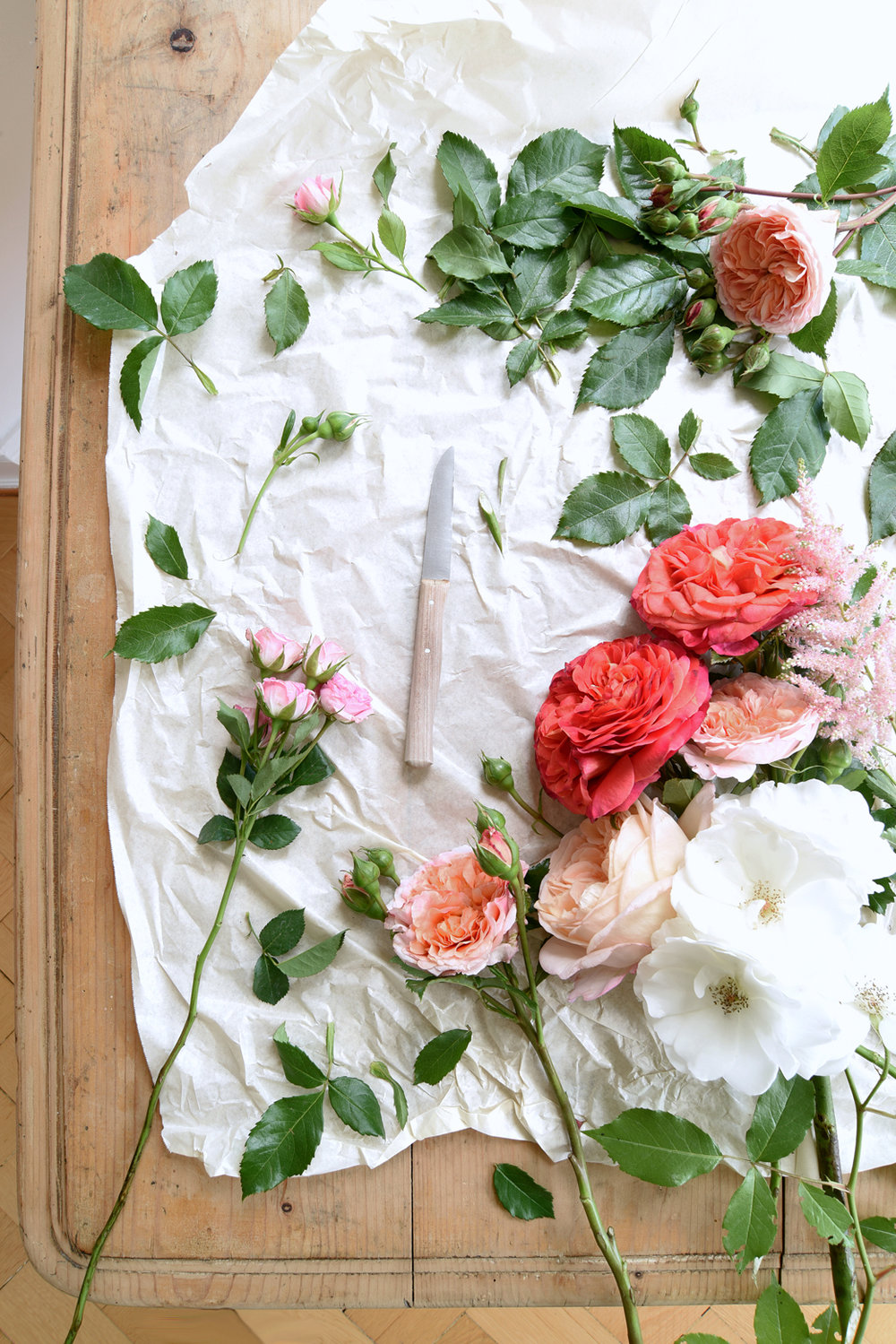 A Lovely Midsommer Garden Party Needs This Lemon Tart and These Flowers