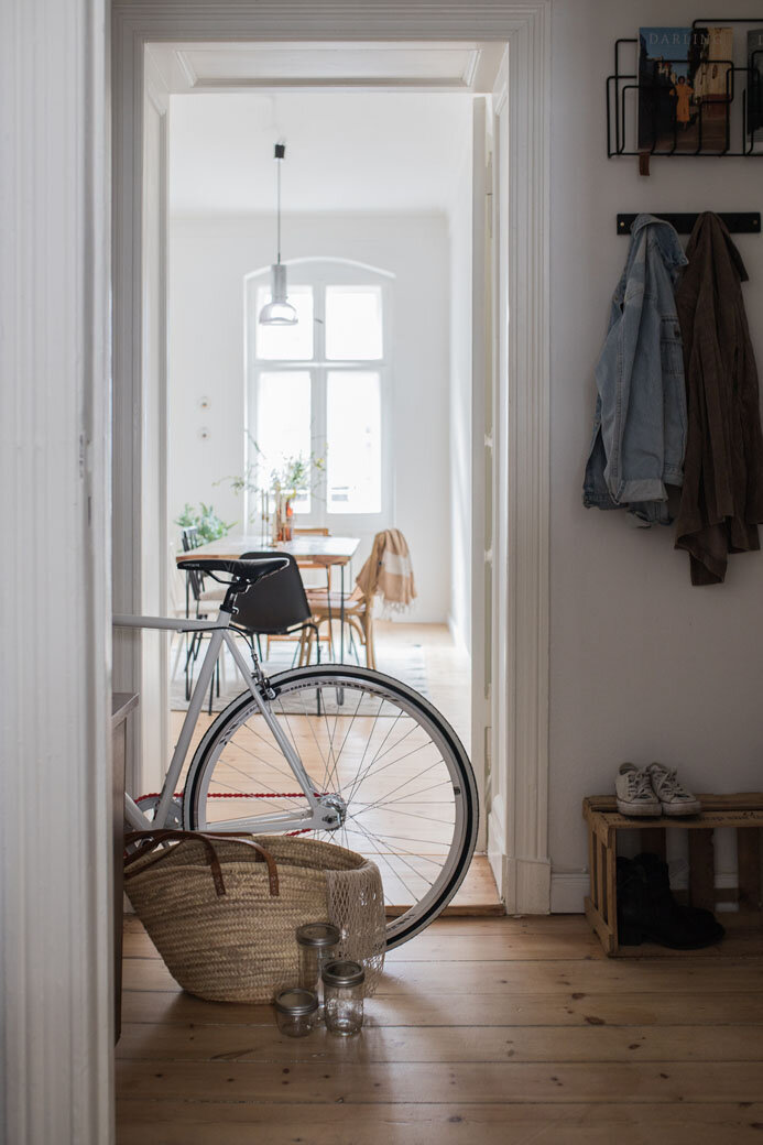 Berlin Apartment with Vintage Flair and Natural Colors