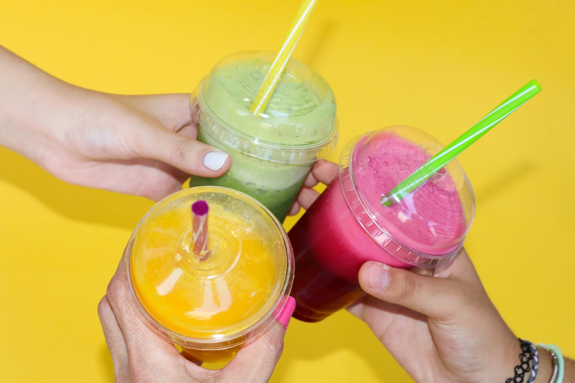 10 Low-Calorie, 5 Minute Smoothies (Kids Versions Included)