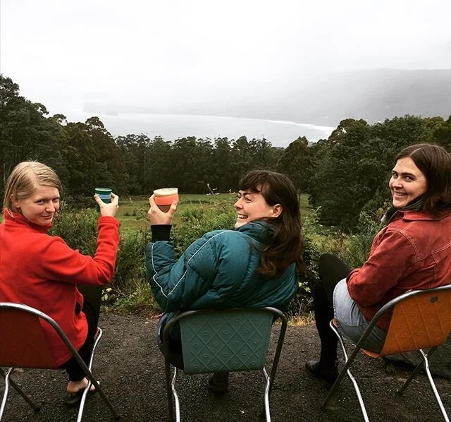 The world is strange and smoky and confusing this week. This weekend we fly to Tassie for @cygnet_folk_festival with this legend @moniqueclaremusic. 
Feels like the whole world is changing, dramatically and incomprehensibly. There’s so much that is hard to make sense of at the moment but we are so looking forward to hugging our friends, singing some songs and taking refuge in good people and great music! See you there friends 💛