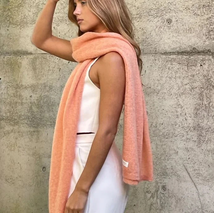 Helene-Peachblush-model.JPG