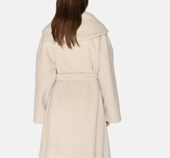 Lisa-Bathrobe-beige-AK.PNG