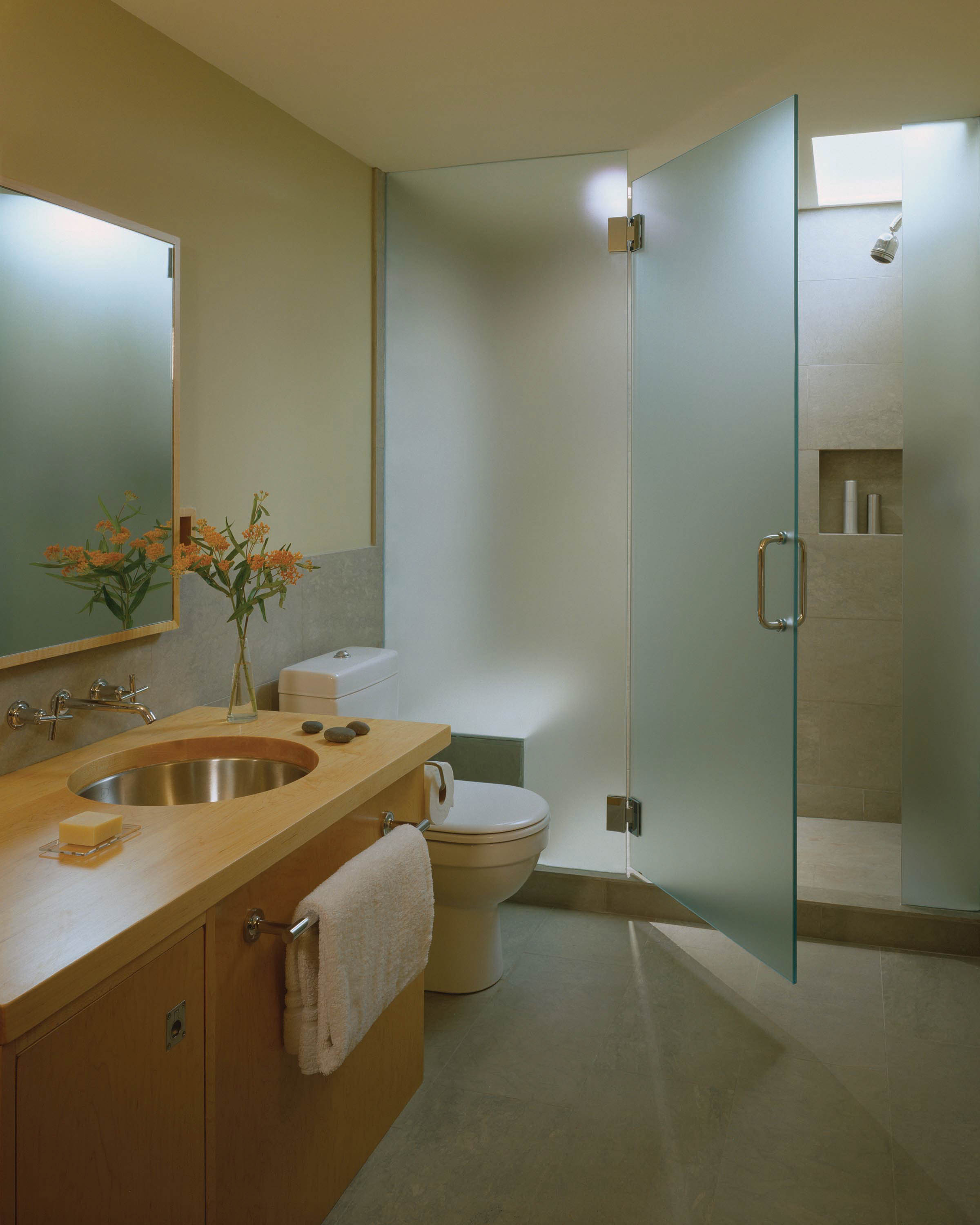 House on the Neck - Guest Bathroom