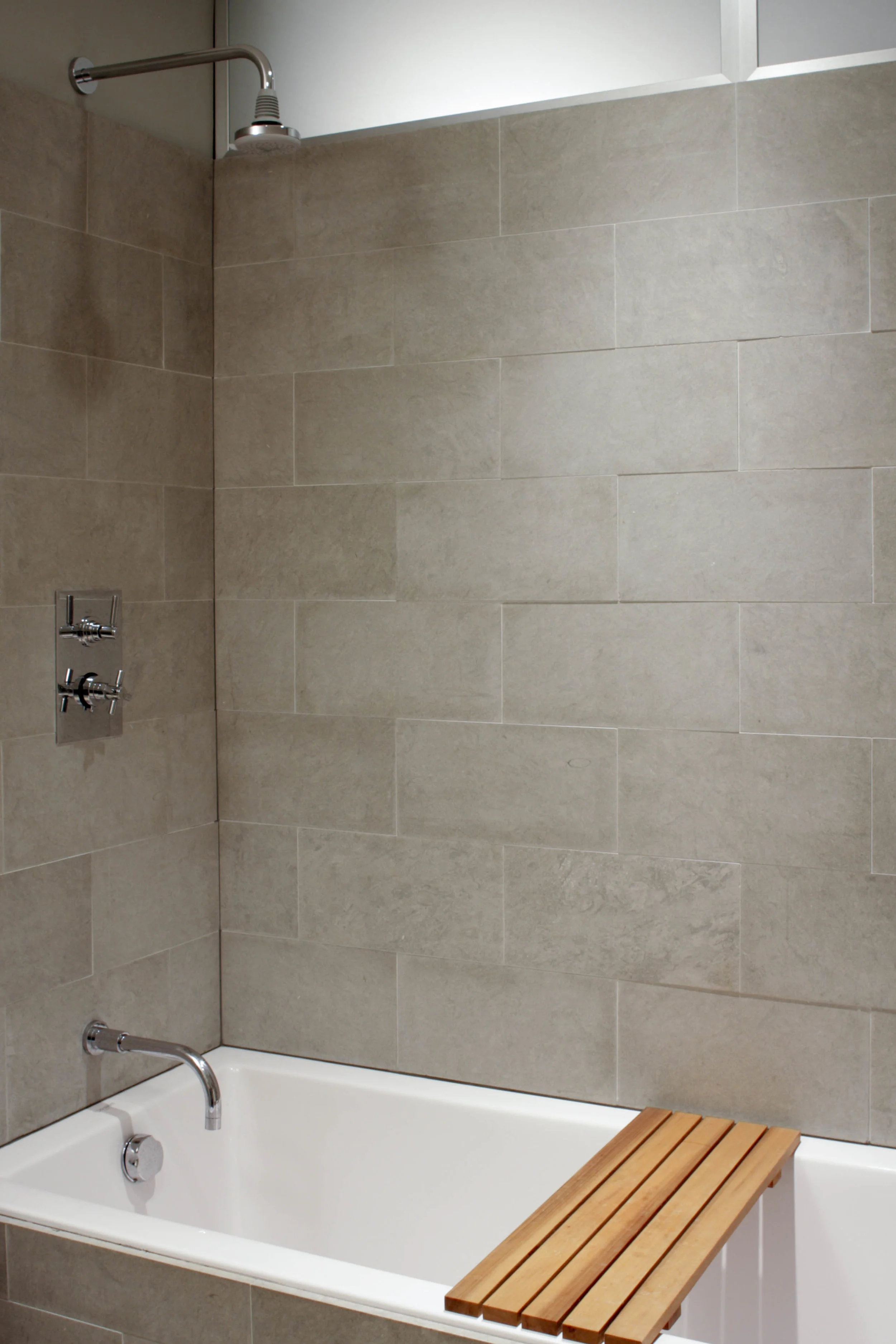 The Longhouse - Bathroom Tub