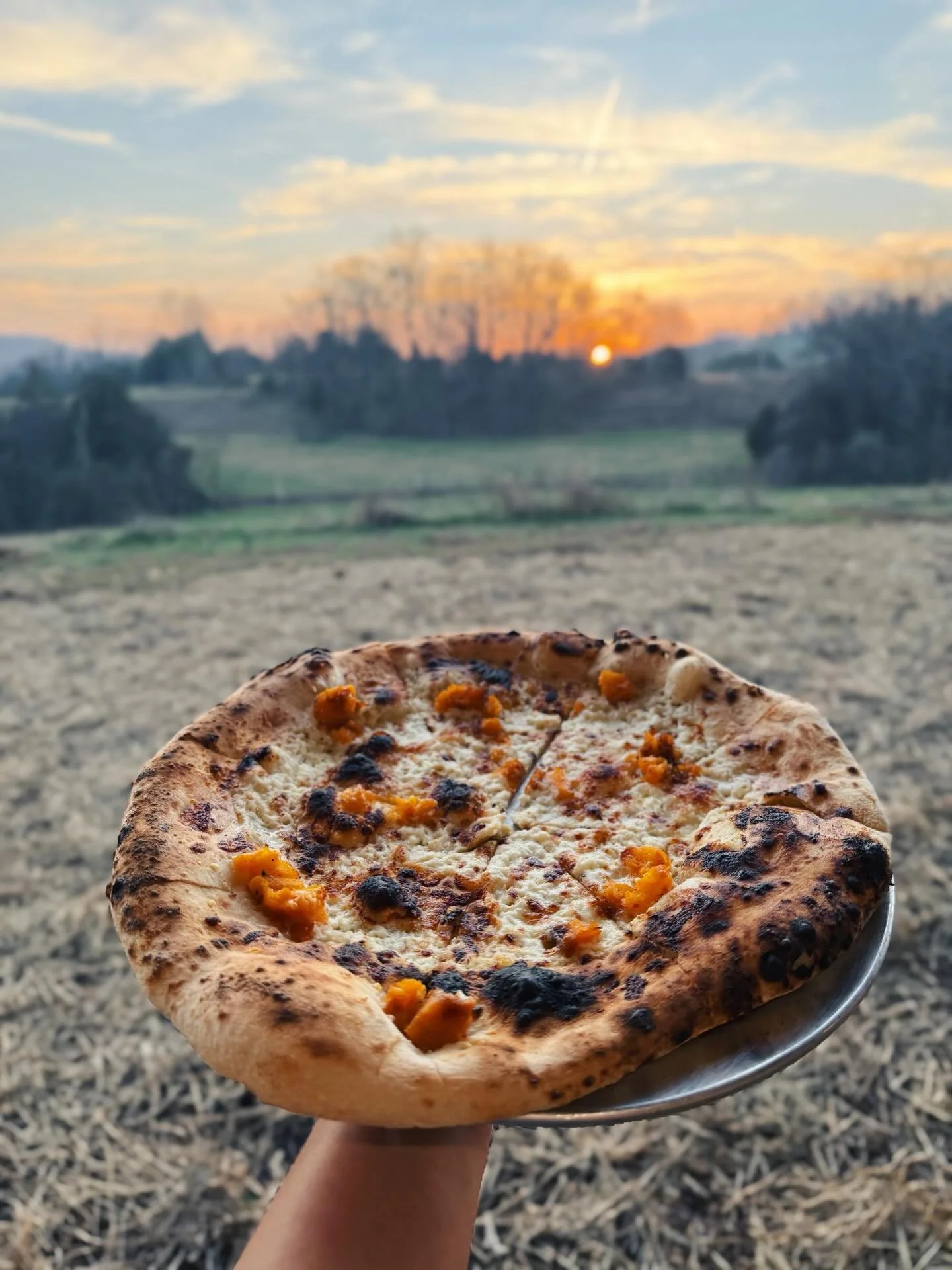 When your pizza matches the sunset&hellip;🧡

The Creamy Butternut was a fan favorite last Friday at PIZZAJOY: Ricotta + Parmesan + Butternut Squash + Candied Pecans + Shredded Mozzarella. 🍕

Join us again this Friday at 4:30, 5:30 or 6:30pm - get y