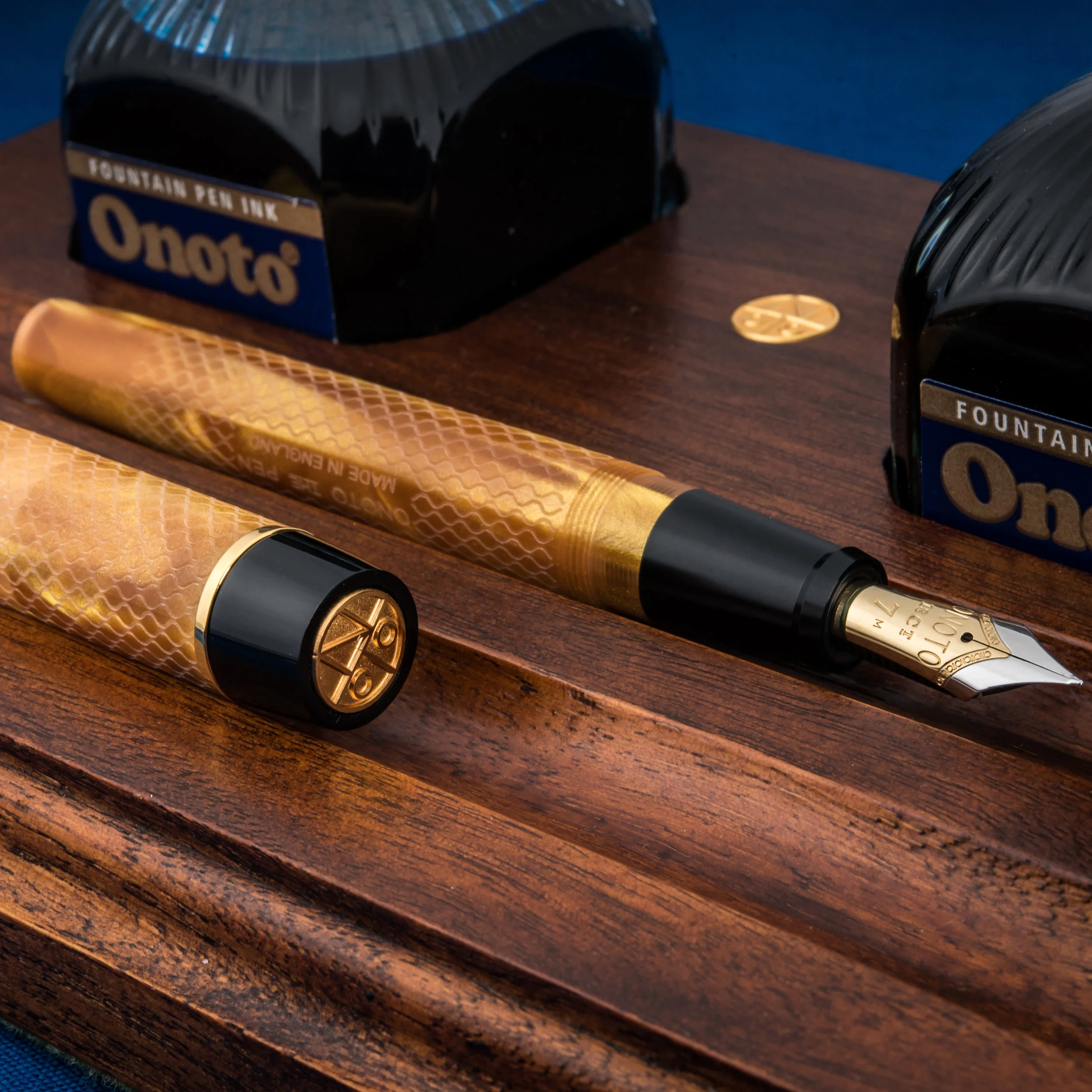 Onoto_Magna_Gold_Pearl_Chased_5 copy.jpg