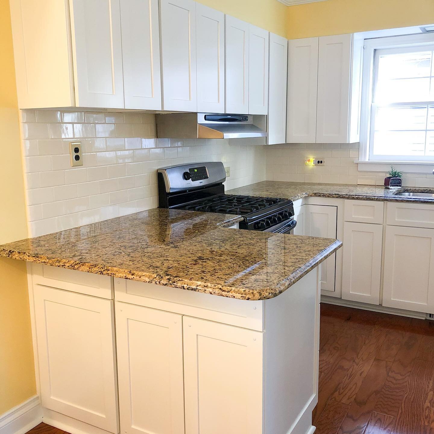 Refacing your cabinets can be an affordable way to update and brighten up your kitchen. We simply remove the doors and drawer fronts and build fronts in the style you choose. In this particular kitchen we also upgraded all the hinges and drawer glide