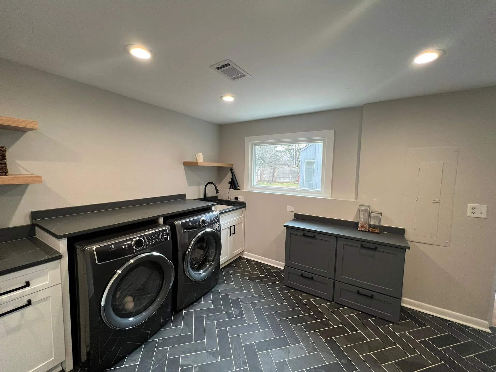 glen laundry 2.jpeg