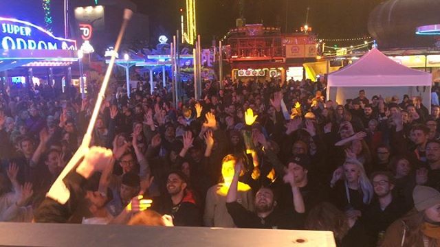 We had a blast at @fm4unlimited last Friday! 🎡The stage was in the middle of Vienna&lsquo;s big, classic fairground, the legendary &sbquo;Prater&lsquo; and lights and rides were all over. The crowd was great and we enjoyed our set big time. Half of 