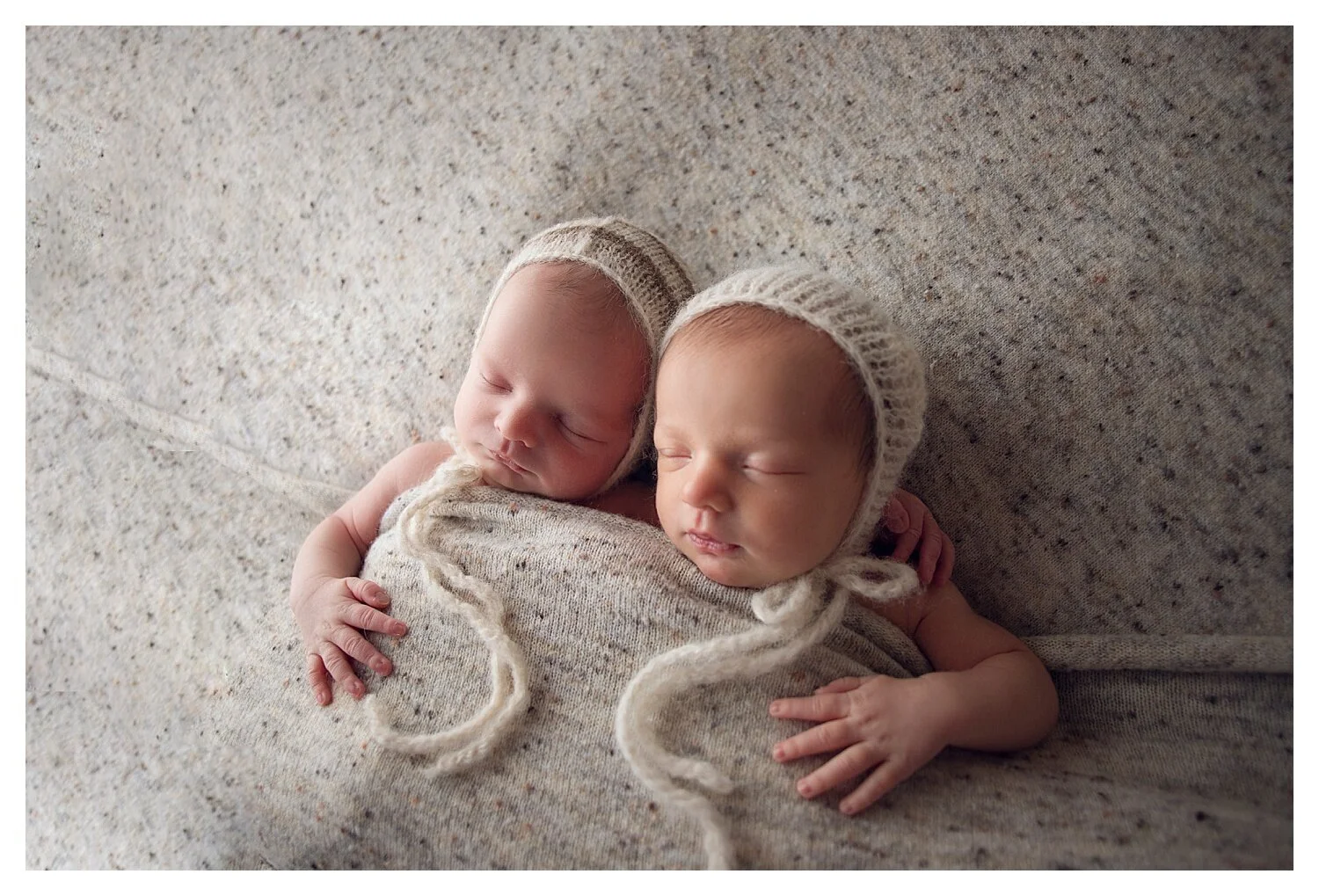 Celebrating Ryan &amp; Emma: Heartwarming Twin Newborn Session