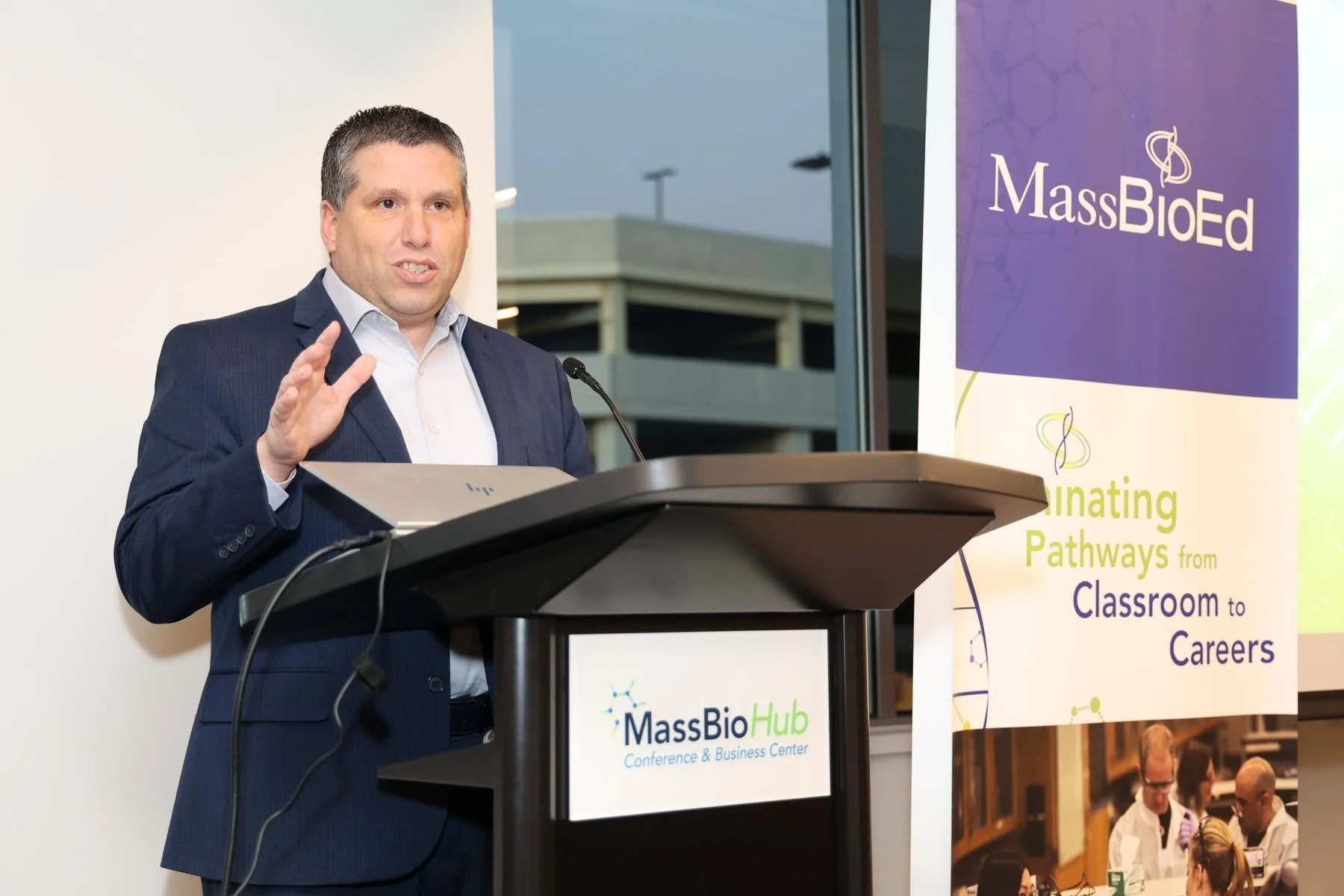 Senator DiDomenico Delivers Keynote Speech at Life Sciences Apprenticeship Graduation