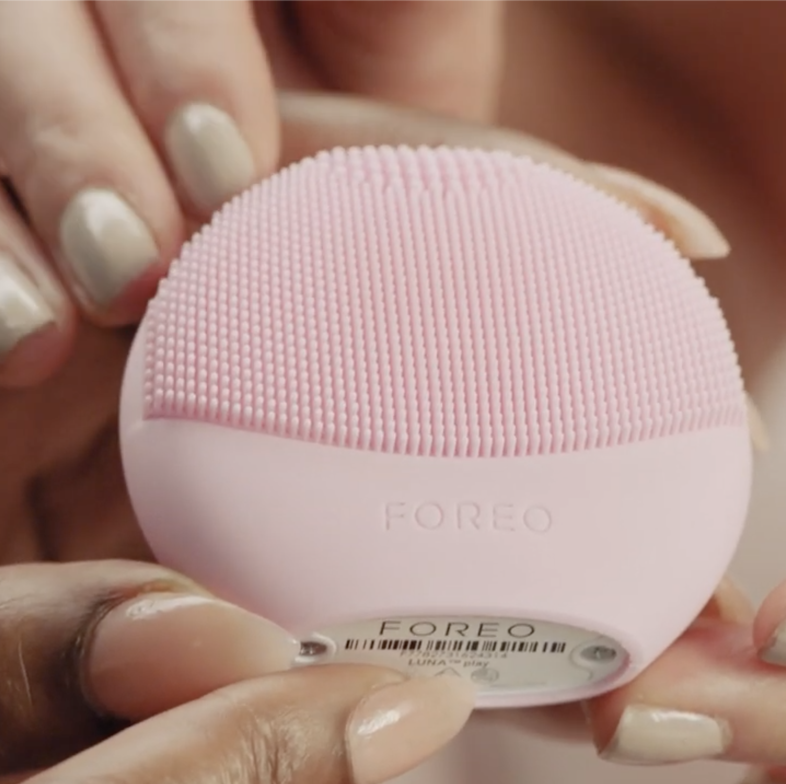 Glowing Skin with the Foreo Luna.