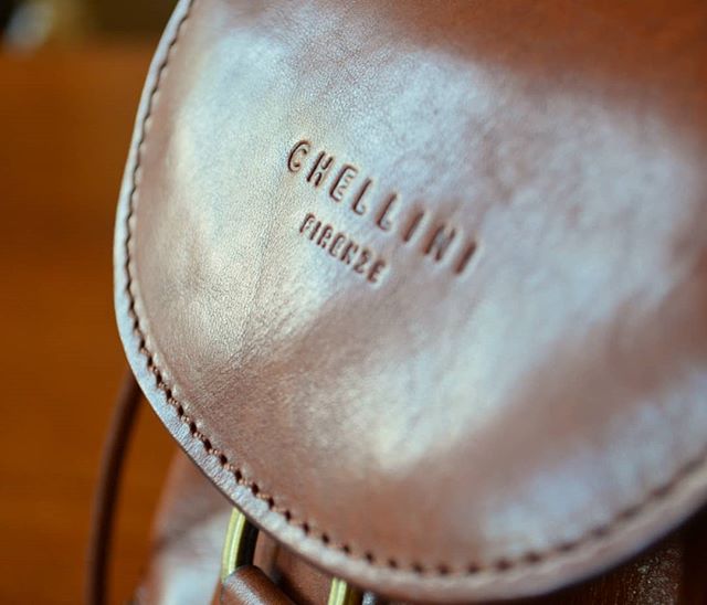 Chellini Firenze: a timeless and stylish collection, to use and enjoy for a lifetime. 
Link in bio to shop.

#leatherhandbag #italianhandbags #handmade #fineleathergoods