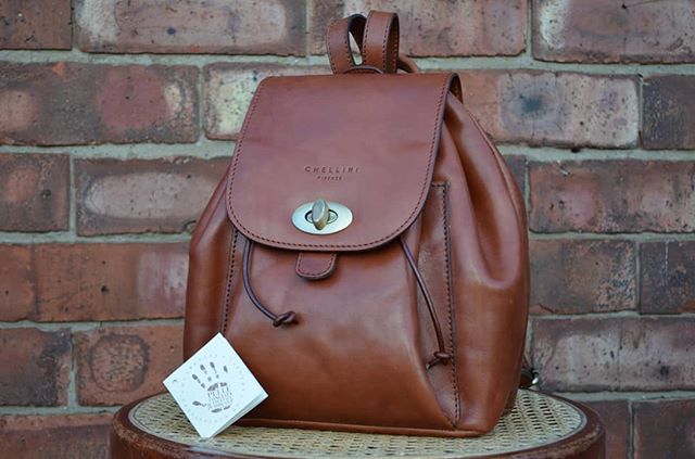 Medium brown backpack by Chellini Firenze, perfect for work or travel in style. Click link in bio to visit our shop.

#italianstyle #luxury #musthave #classic #rucksack #backpack #leatherwork #craftsmanship #handmade #timeless #vegtanned #madeinitaly