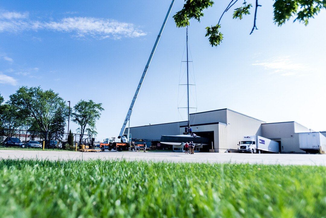 We're providing all the navigation electronics details going in to the first @infinitiyachts Infiniti 52 at @compositebuildersllc in MI. Today was also the mast install day by NZ Rigging.
Thanks for the photos @quinbisset. 

#doingourpart #yachtracin