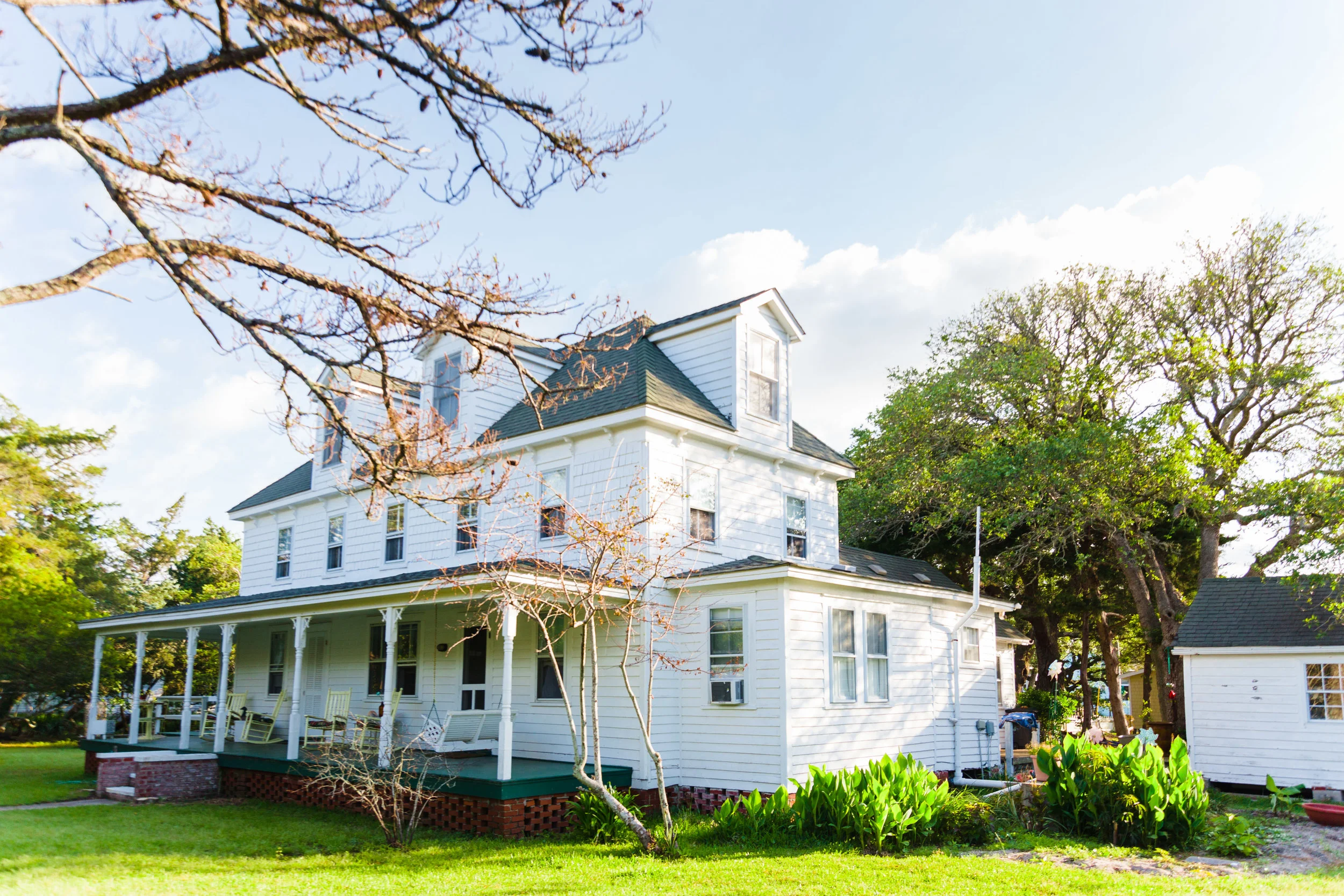 Crews Inn Outside_Credit Baxter Miller-3.jpg
