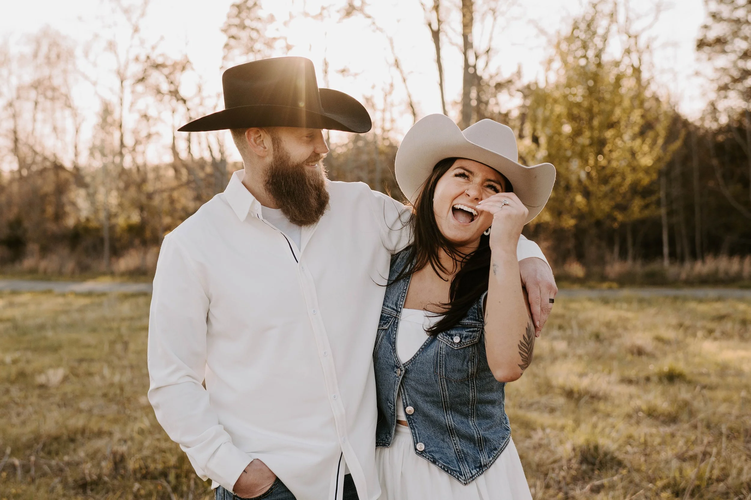 JULIA &amp; BRANDON // GOLDEN LIGHT ENGAGEMENT SESSION