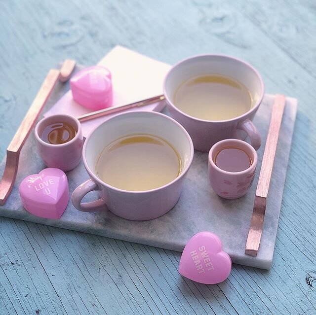 Valentine&rsquo;s is in the air 💝 I&rsquo;m making tea gift sets with these cute pink mugs available only at my tea shoplette this weekend @openmarketoc 🍵 Come sip tea with me Sat &amp; Sun 11-2 ✨ (I know, 2020 is already flying by...)
.
.
.
.
.
.
