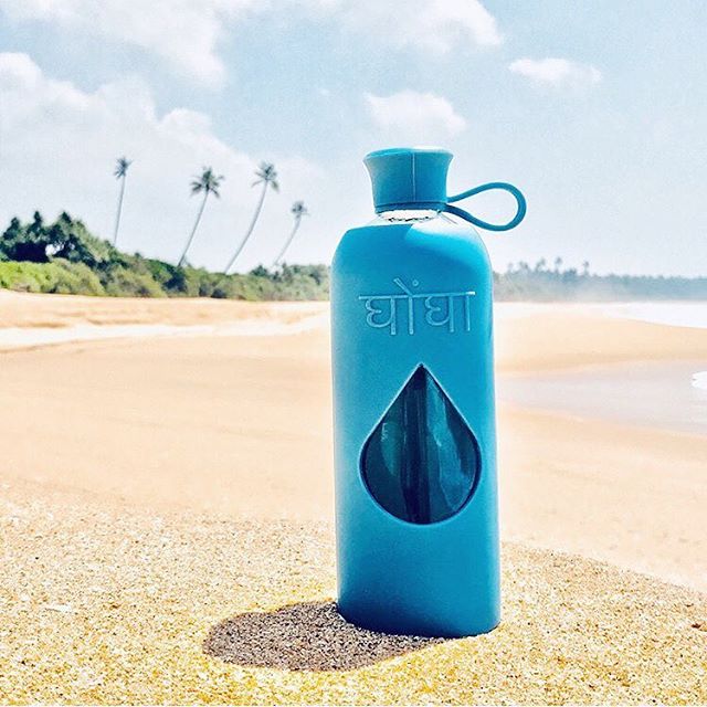 Loving 💙 this pic from @daskus from @hassanyoga retreats 💙🌴#bpafree #plasticfree #glasswaterbottle