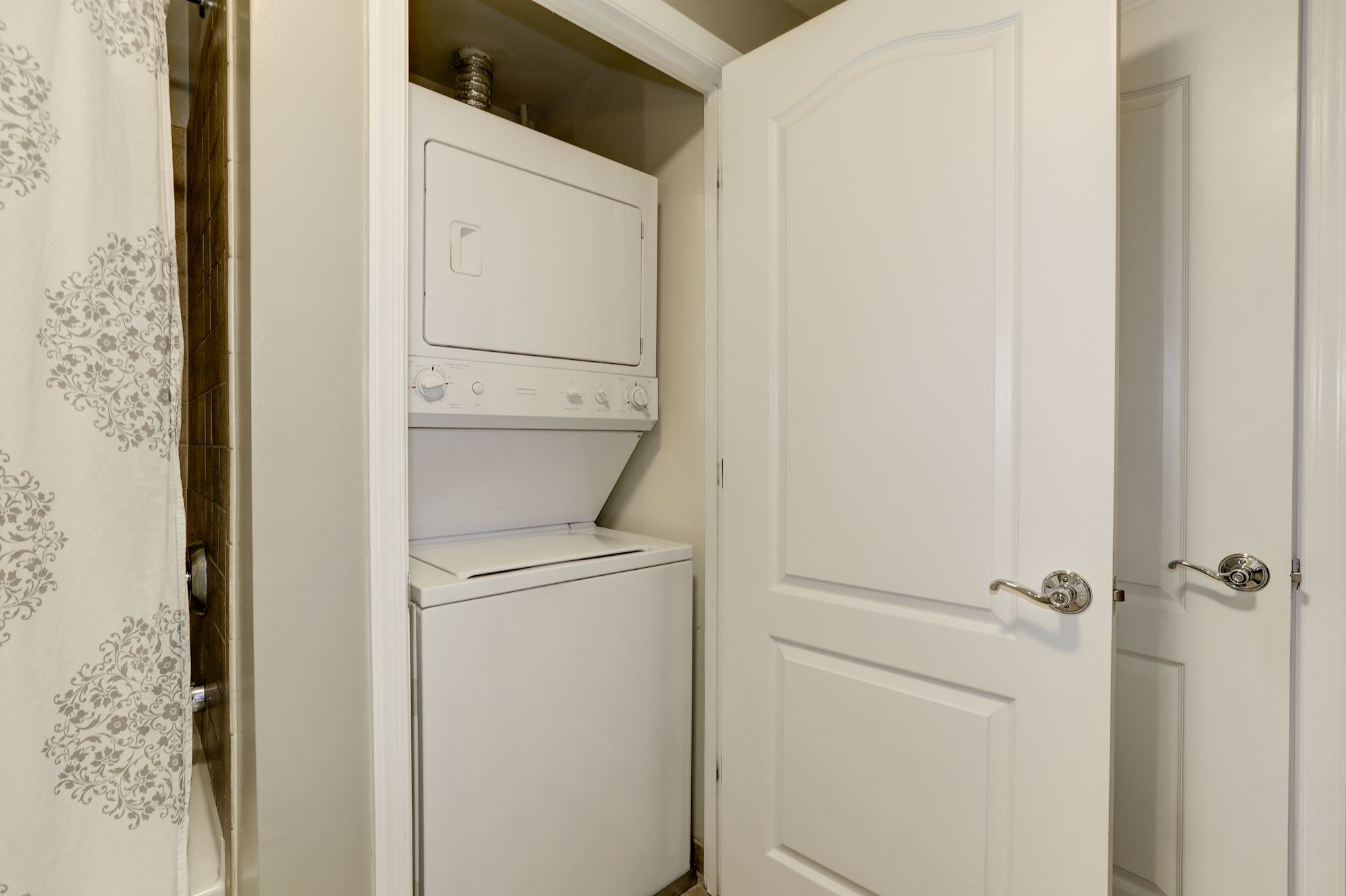011_1111_11TH_ST_NW_209454_275870.jpg