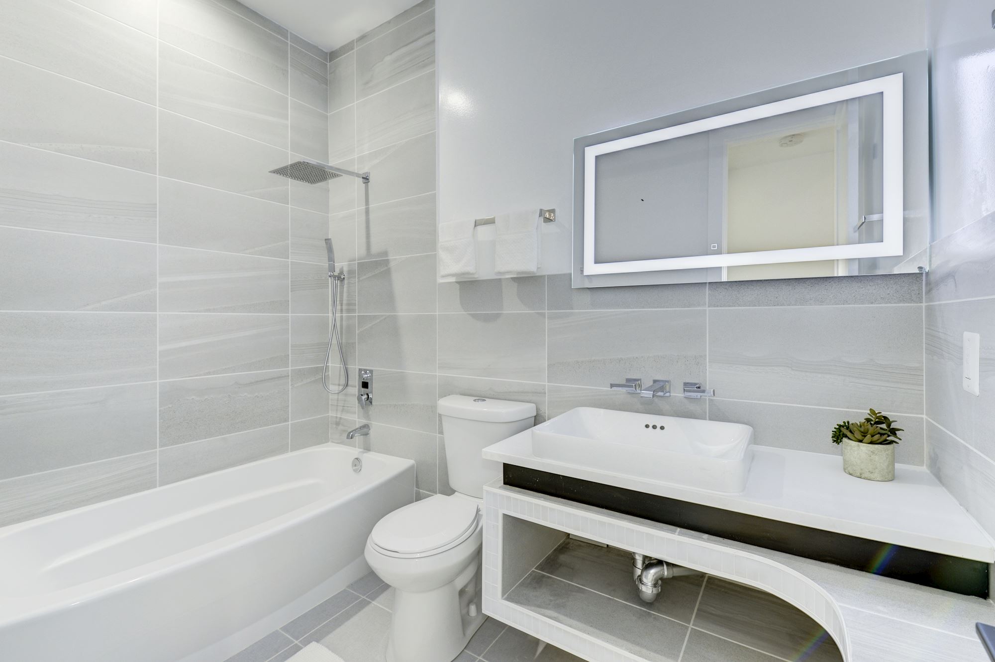 013_1428_MERIDIAN_PLACE_NW_UNIT_1_243329_370977.jpg