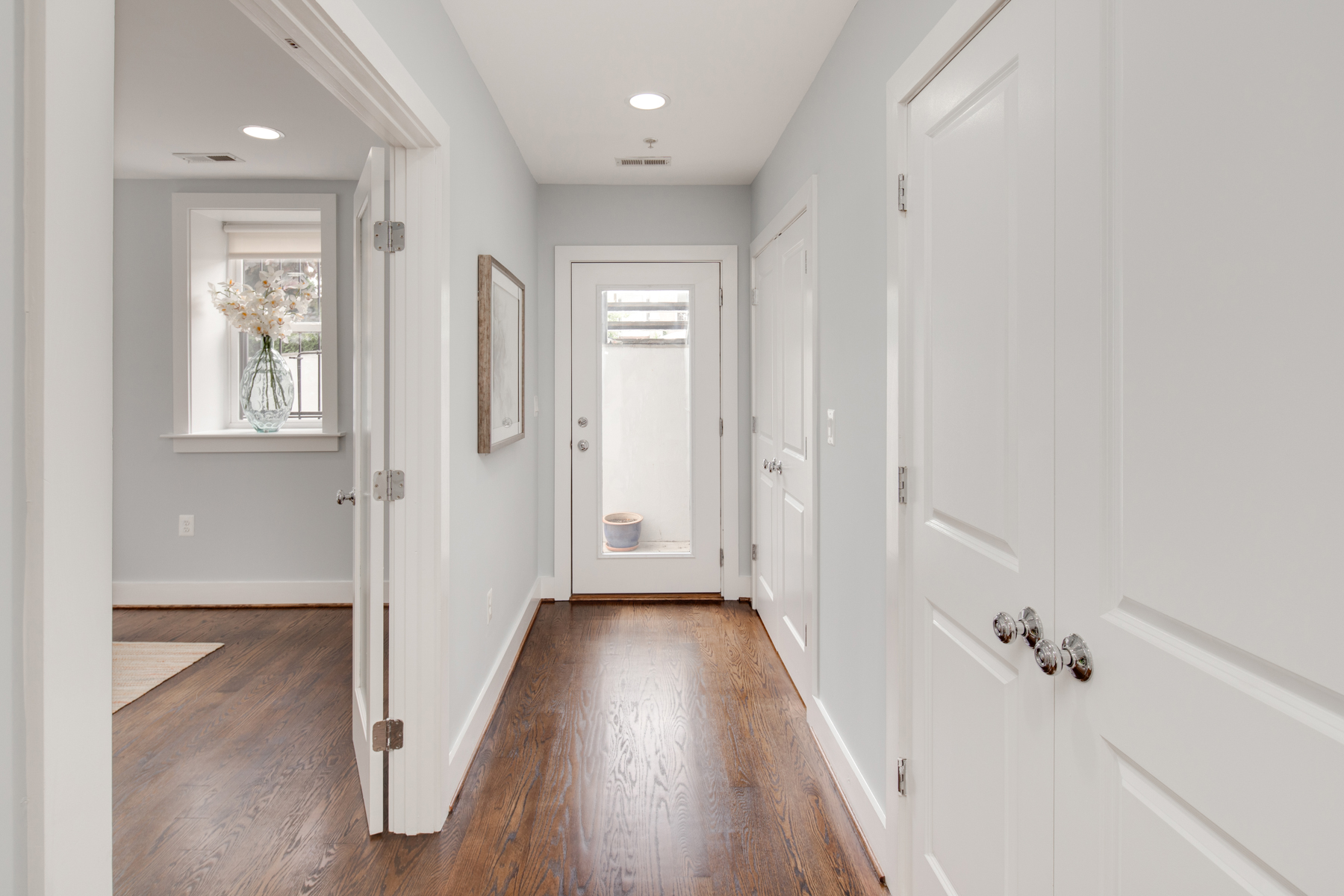 006 Foyer.jpg